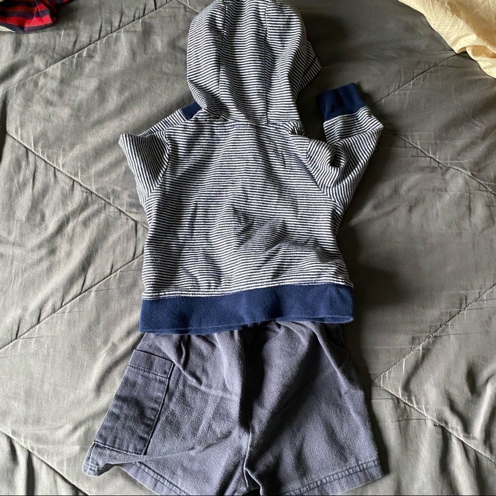 Carters 2pc blue/white outfit Carters/Basic Edition - Picture 2 of 4